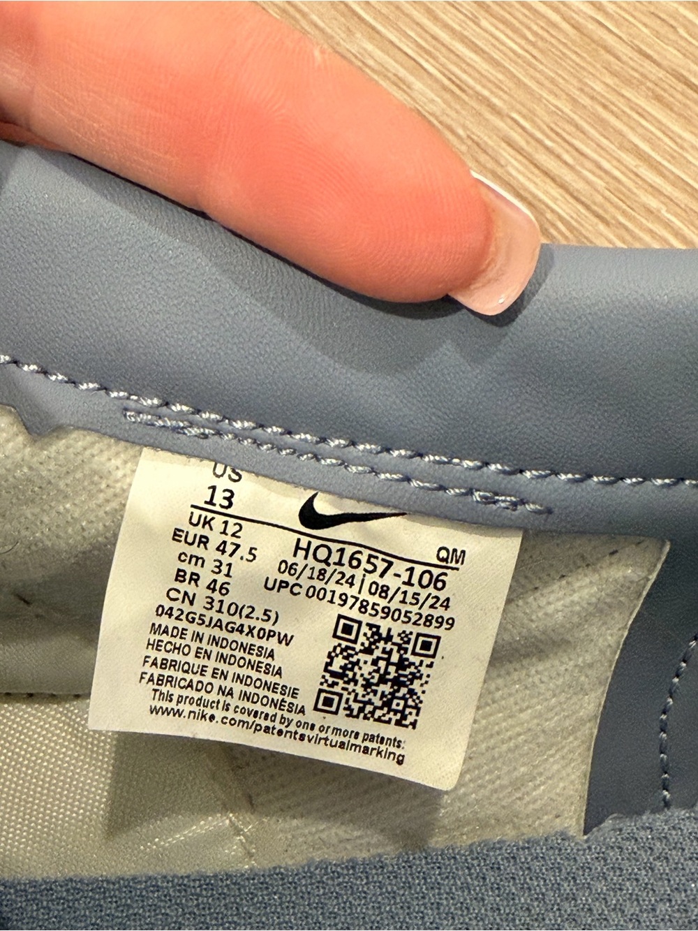 Nike Men’s Sneakers in White and Blue - Picture 5 of 5